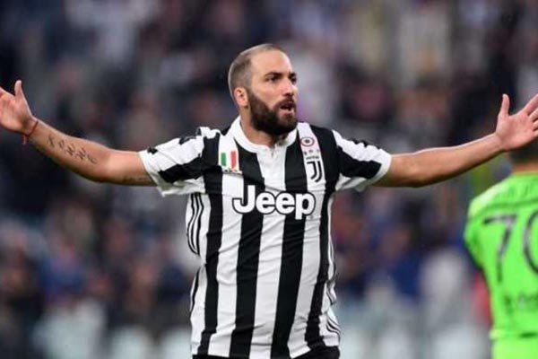 Juventus Tawarkan Tukar Tambah Higuain Dengan Icardi